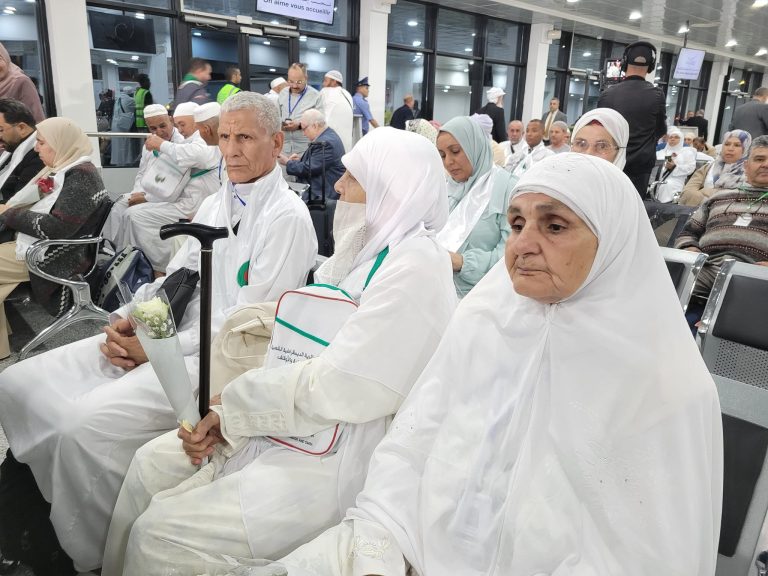 قرارات جديدة للجنة الملكية للحج بشأن كلفة موسم 1446هـ وإجراءات استرجاع الفرق المالي