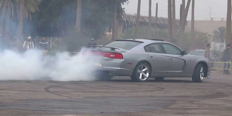 السياقة الاستعراضية هوس الشباب في طنجة والأمن يتدخل
