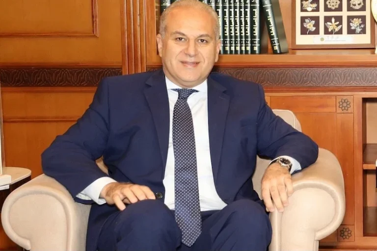 سفير مصر بالمغرب يشيد بدور الملك محمد السادس في دعم قضية القدس وفلسطين
