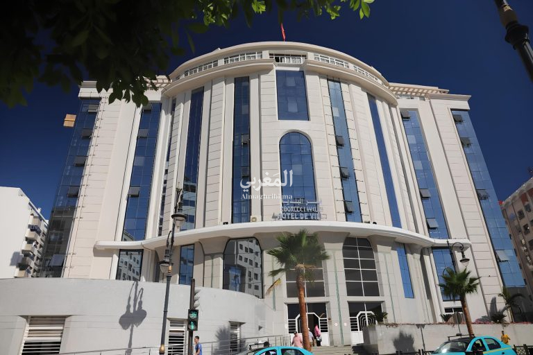 هل يجر عمدة طنجة صحفيا للقضاء ؟