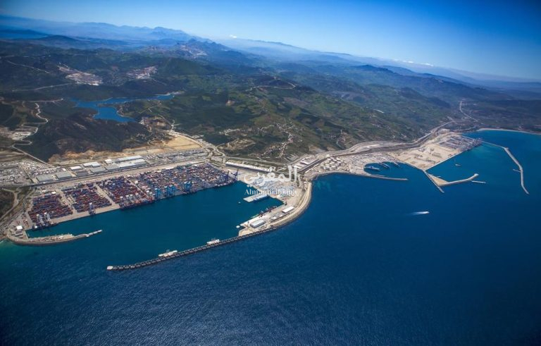 ليبيريا توقع اتفاقية كبرى مع طنجة المتوسط لتحديث موانئها وتعزيز تنافسيتها الإقليمية