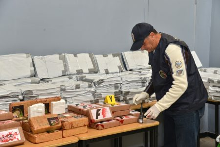 مخـ.درات عابرة للقارات.. إحباط تهريب 514 كيلوغراماً من الكوكايين بطنجة المتوسط