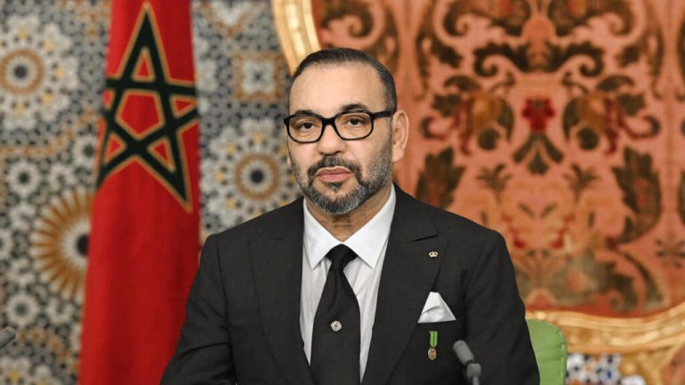 الملك محمد السادس يعزي أفراد أسرة المرحوم الفنان محمد الرزين