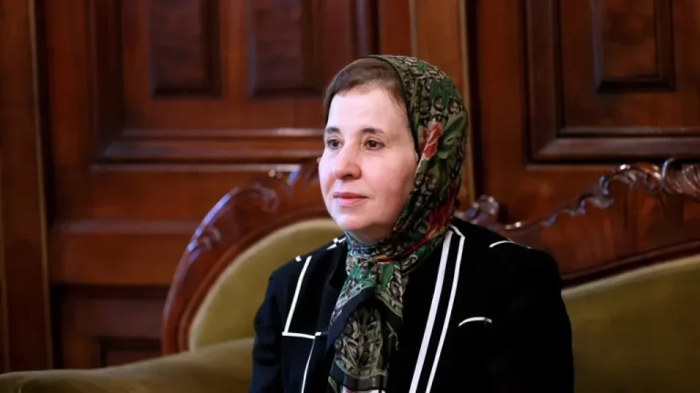 السفيرة كنزة الغالي تحظى بإشادة واسعة بعد مرافقتها للجماهير في التشيلي