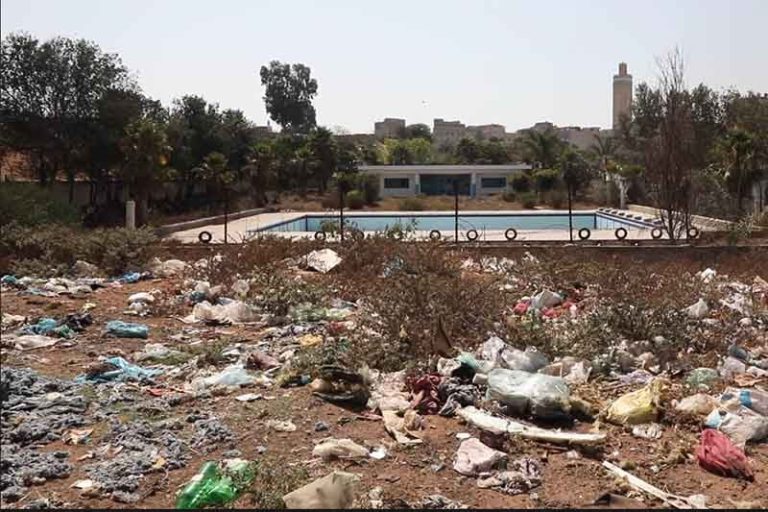 من مشروع رياضي إلى خرابٍ مهجور.. سكان حي الرحمة يصرخون في وجه الإهمال