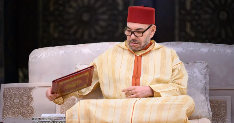 أمير المؤمنين الملك محمد السادس يترأس حفلا دينيا بمناسبة الذكرى الـ 27 لوفاة المغفور له الملك الحسن الثاني