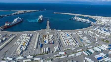 ميناء طنجة المتوسط ينافس الكبار… كيف تجاوز الموانئ الأوروبية؟