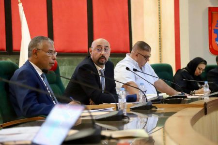 وزارة الداخلية تدخل على خط فضيحة السطو على حديقة عمومية بطنجة