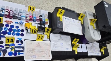 طنجة.. توقيف شخص وسيدة في قضية تزوير دبلومات وشواهد دراسية وحجز أختام مزيفة