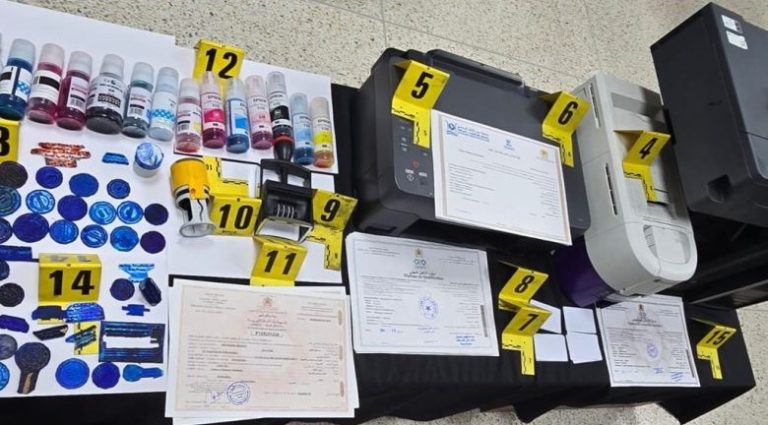 طنجة.. توقيف شخص وسيدة في قضية تزوير دبلومات وشواهد دراسية وحجز أختام مزيفة