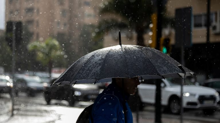 نشرة إنذارية تحذر من زخات رعدية قوية وتساقط البرد بعدة مناطق بالمملكة المغربية