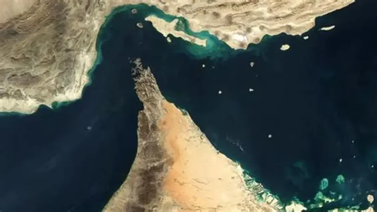 بين أسواق النفط والجيوب المغربية، تداعيات محتملة لإغلاق مضيق هرمز و ارتفاع سعر المحروقات