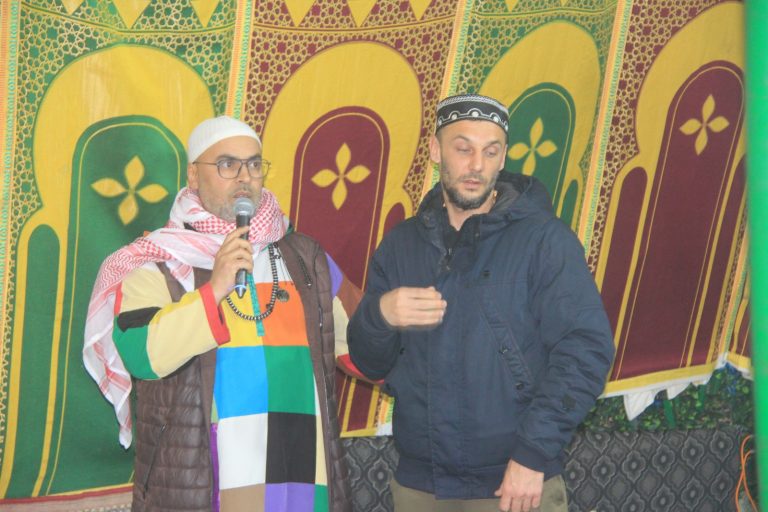 مواطن فرنسي يعتنق الإسلام داخل الزاوية الكركرية