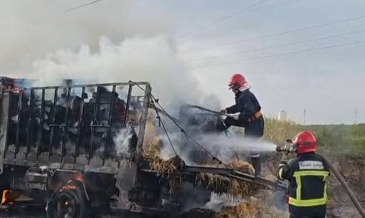 ألسنة اللهب تلتهم شاحنة محملة بالتبن بإقليم الجديدة بدون خسائر بشرية