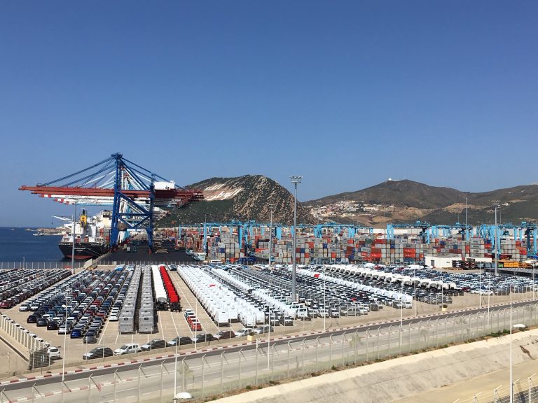 تحويل مسارات الشحن يضع طنجة المتوسط أمام اختبار الطاقة الاستيعابية