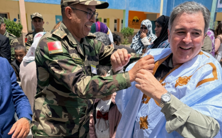 السفير الأمريكي يجدد دعم واشنطن لمغربية الصحراء بعد لقاء رئيس بعثة المينورسو