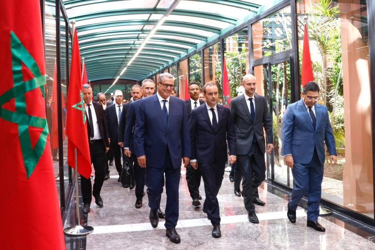 المغرب وفرنسا يعززان شراكتهما الاستثنائية ويفتحان آفاقاً استراتيجية جديدة