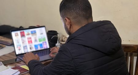 توقيف مشتبه فيه حول مواقع التواصل إلى سوق لبيع الوثائق المزورة