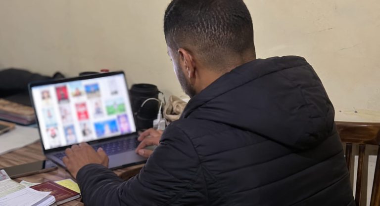 توقيف مشتبه فيه حول مواقع التواصل إلى سوق لبيع الوثائق المزورة