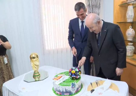 تبون يحتفل بتتويج إسبانيا.. و”كيكة كأس العالم” تثير عاصفة من التعليقات